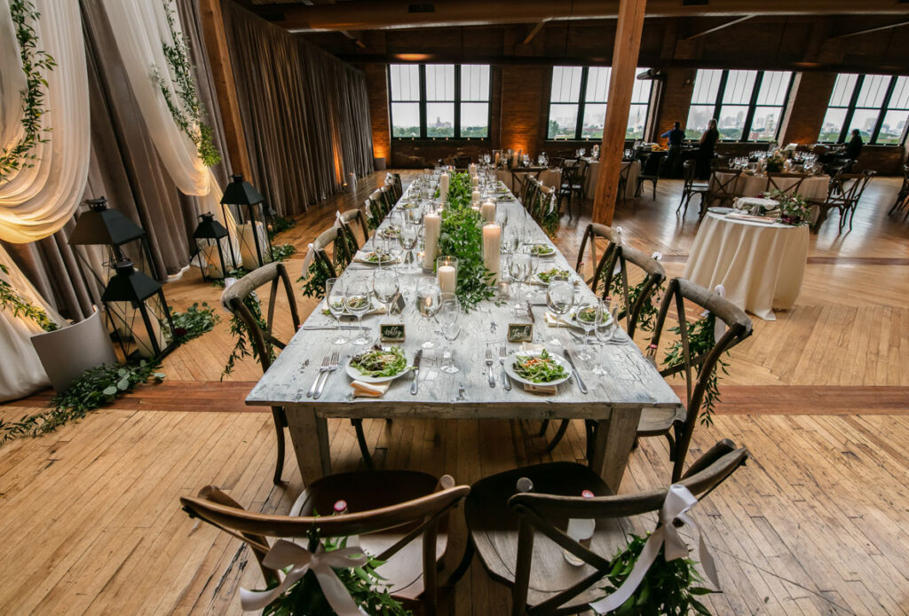 https://izbeachrestaurant.com/wp-content/uploads/2023/04/inner_b3-1024x694.jpg